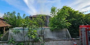 Sakarya’da 2 katlı ahşap evde yangın