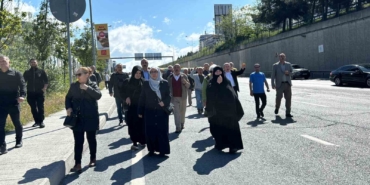 İBB mağduru taksicilerden CHP İl Başkanlığı binası önünde düdüklü protesto
