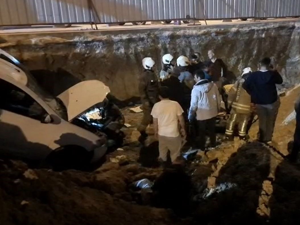 Arnavutköy’de feci kaza, bekçiye çarpıp şantiye alanına uçtu