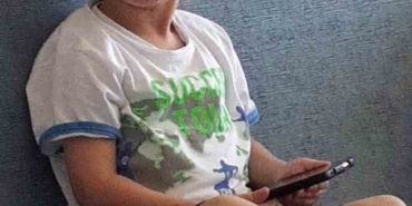 Gaziosmanpaşa’da feci kaza kamerada: 5 yaşındaki çocuk, abisinin indiği öğrenci servisinin altında kaldı