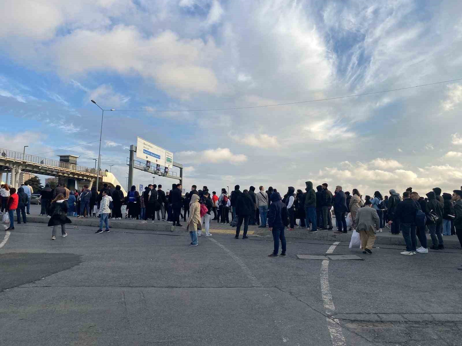 İstanbul’un toplu ulaşım çilesi bitmiyor