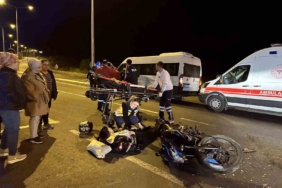 Motosiklet ticari araca çarptı: 1 yaralı