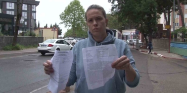 Çocuk parkında kadına tekme ve yumruklarla saldırdı