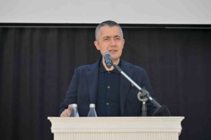 Esenyurt Merkez Kapalı Yüzme Havuzu hizmete açıldı