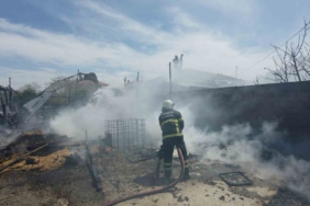 Edirne’de samanlık yangını eve sıçradı