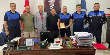 Bilecik’te başarılı operasyonlara imza atan zabıtalara plaket verdi