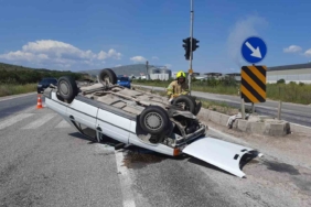 Gönen’de trafik kazası: Takla atan araçta 2 kişi yaralandı