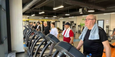 70 yaşındaki ihtiyar delikanlılar sporda gençlere taş çıkartıyor