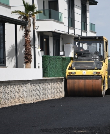 Sarımeşe Mahallesi’ne 750 tonluk asfalt