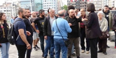 Taksim’de iki grup arasında kavga kamerada