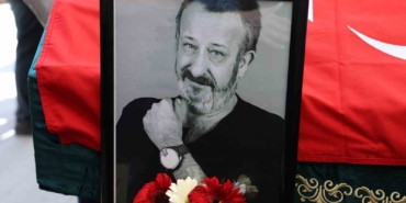 Usta sanatçı Naşit Özcan, son yolculuğuna uğurlandı