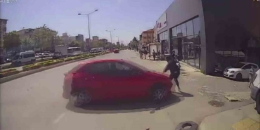 Ataşehir’de zincirleme kaza: Savrulan araç yayaya çarptı