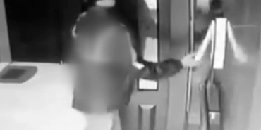 Eyüpsultan’da görüntülü diyafon hırsızlığı kamerada