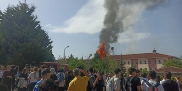 Kocaeli’de fen lisesi yanıyor, öğrenciler tahliye ediliyor