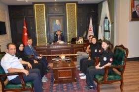Kaymakam Odabaş, robotik şampiyonları ağırladı