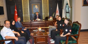 Kaymakam Odabaş, robotik şampiyonları ağırladı