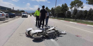 Ekipler dakikalarca dil döktü, parçalanan bisikletini bırakmamak için direndi