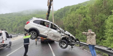 Kontrolden çıkan araç ormana uçtu: 1 ölü, 3 yaralı