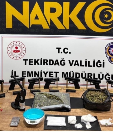 Çorlu’da uyuşturucu ve silah operasyonu: 910 bin TL’lik döviz ve altın ele geçirildi