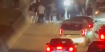 Asker konvoyundaki şahısların kavgası kamerada