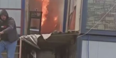 Eyüpsultan’da inşaat işçilerinin alevlerden kaçışı kamerada