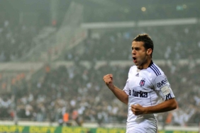 Beşiktaş’ın eski golcüsü Bobo’dan, Fenerbahçe derbisi yorumu