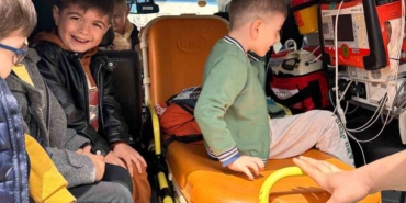 Minikler, ambulanslar ve tıbbi cihazları keşfetti