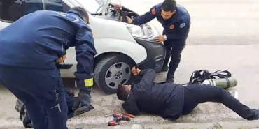 İtfaiye ekiplerinin kedi kurtarma operasyonu kamerada