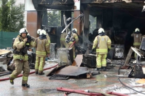 Pendik’te spotçu mağazasında çıkan yangın söndürüldü