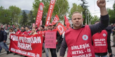 Bursa’da 1 Mayıs’ı işçiler halaylarla kutladı
