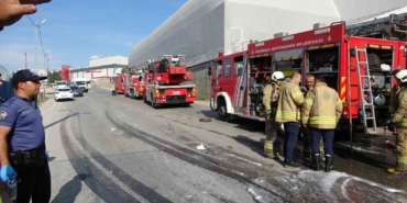 Tuzla’da fabrika yangını: Jeneratörden çıkan alevler dış cepheye sıçradı