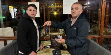 Helal olsun bu esnafa...Altın dolu çantayı sahibine teslim etti