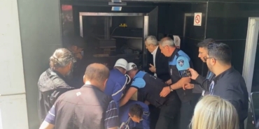 İlhan Şeşen’in cenazesi asansörde mahsur kaldı