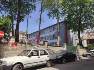 Bakırköy’de okul tuvaletinde çıkan yangın paniğe neden oldu