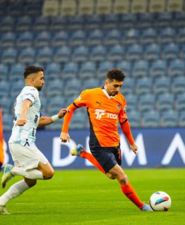Trendyol Süper Lig: RAMS Başakşehir: 2 - Adana Demirspor: 1 (İlk yarı)