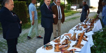 Edremit’te elle dövülen bıçaklar sergisi hayran bıraktı