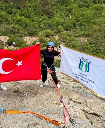 Geyve’de kaya tırmanışı yaptılar