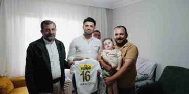 Enes Çelik’ten minik taraftara anlamlı ziyaret