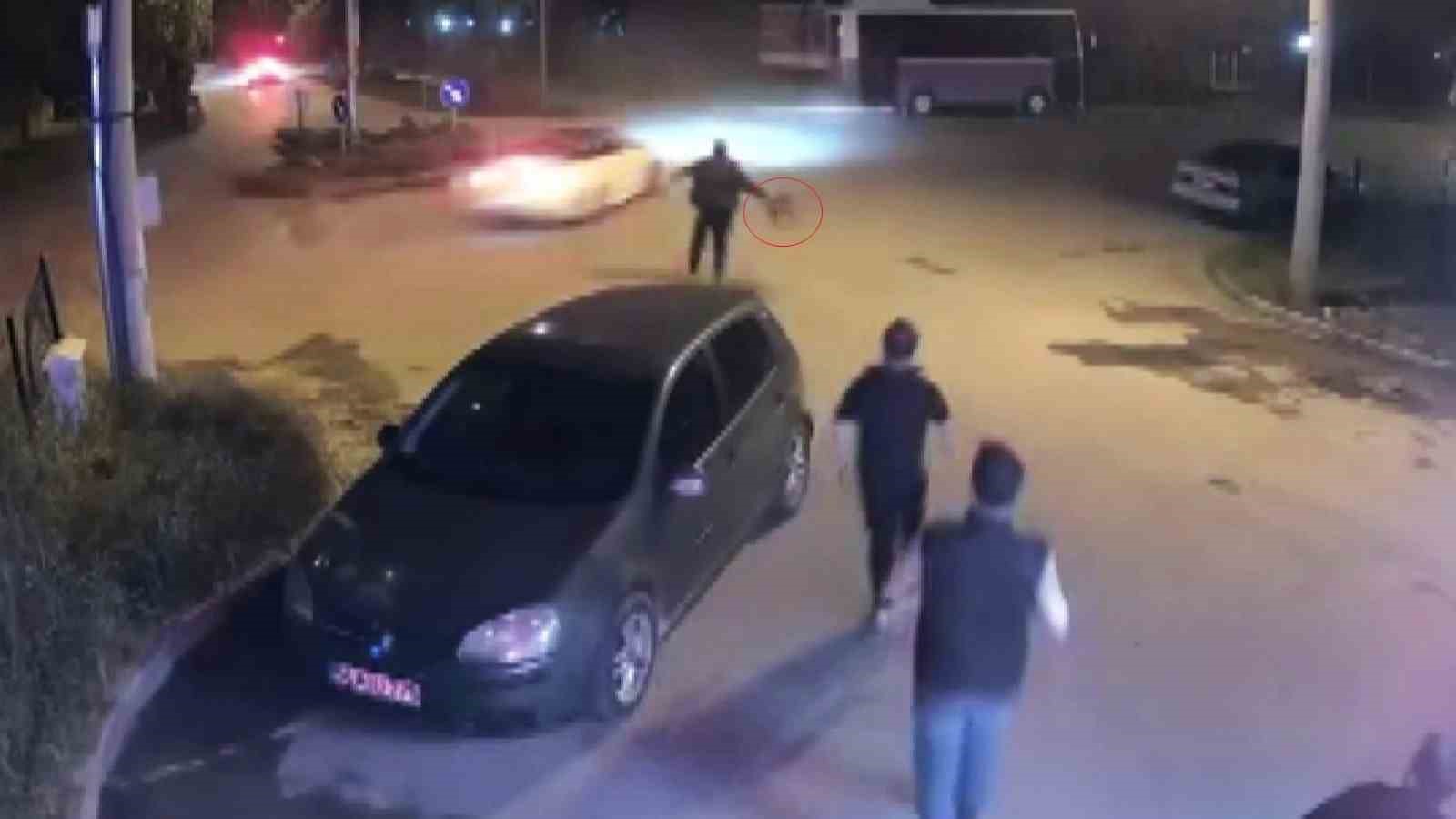 Drift yapan lüks otomobili, tabureyle kovaladı: O anlar kamerada