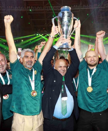 Kocaelispor, 38 maçın 21’ini kazanarak şampiyon oldu