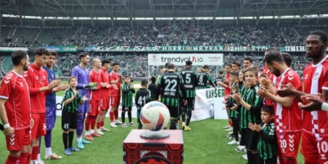 Şampiyon Kocaelispor son maçına alkışlarla çıktı