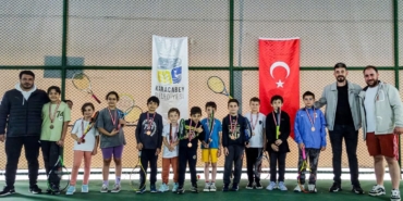 Karacabey Belediyesi Spor Tesisleri’nde minik raketler sahne aldı