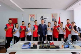 İşitme Engelliler Milli Takımı’ndan, Başkan Tanrıkulu’na ziyaret