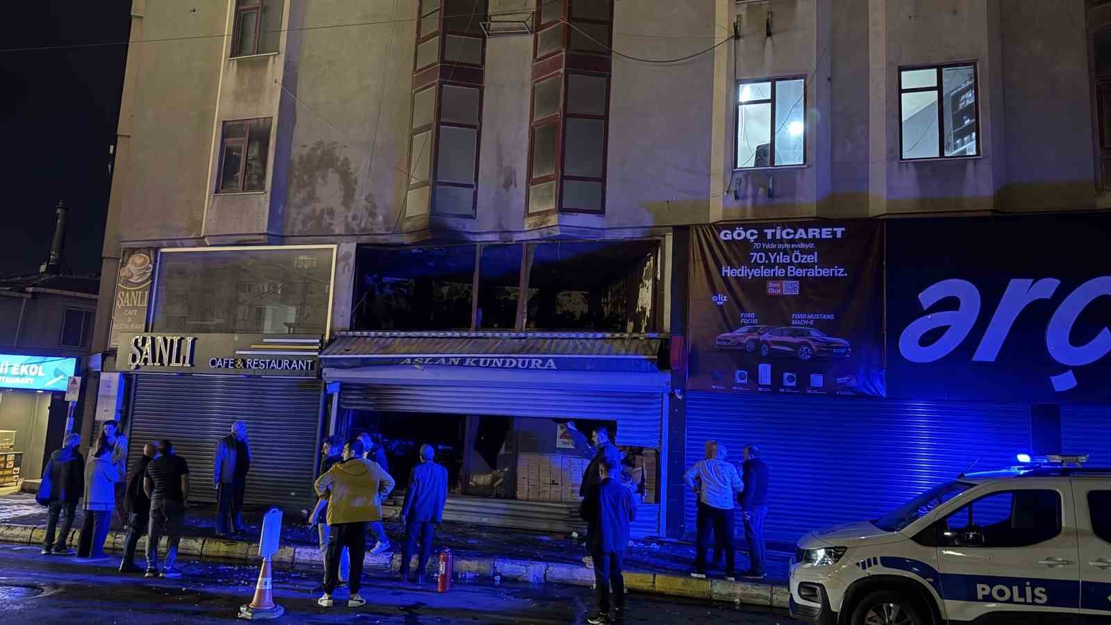 Küçükçekmece’de ayakkabı dükkanında korkutan yangın