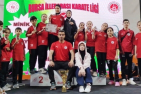 Körfezli karateciler Bursa’dan 9 madalya ile döndü