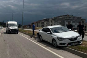 Minibüs ile otomobil çarpıştı : 1 yaralı