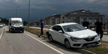 Minibüs ile otomobil çarpıştı : 1 yaralı