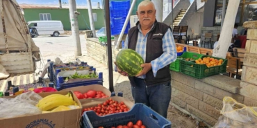 20 yıldır tarlada üretip pazarda satıyor