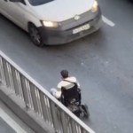 Sultangazi’de engelli vatandaş tekerlekli sandalyeyle ters yönde trafiğe girdi