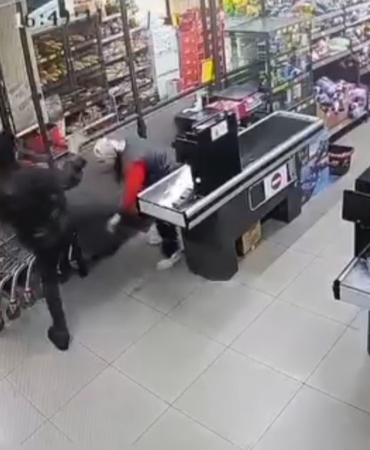 Bayrampaşa’da BİM markette kasiyeri darp eden şüpheli yakalandı